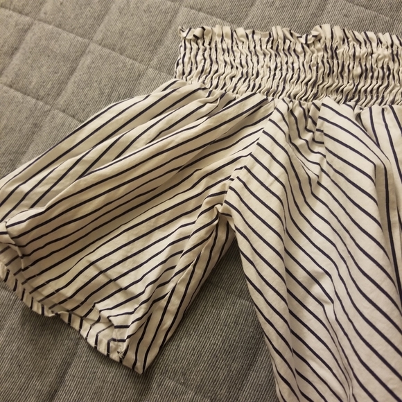 Dreamers Off the Shoulders Flowy Crop Top Striped - Picture 2 of 5